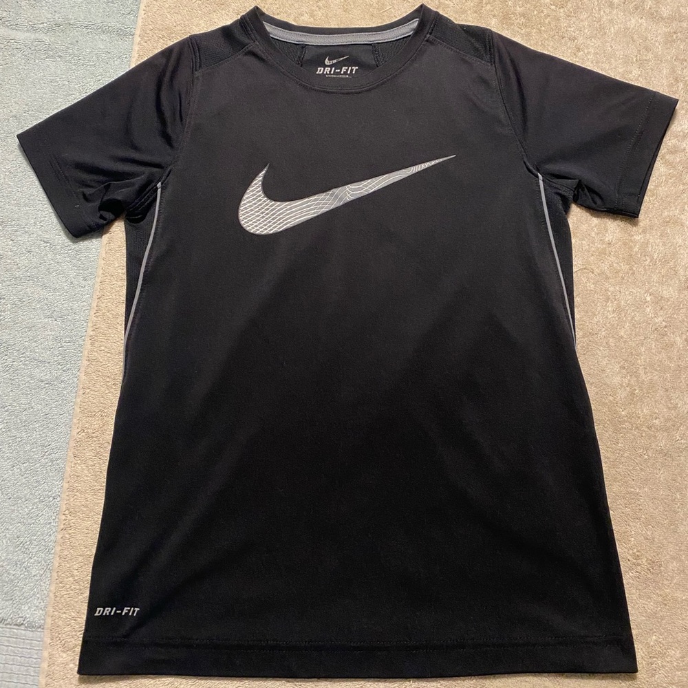Nike Dri fit black moisture control youth boys t shirt short sleeve size small